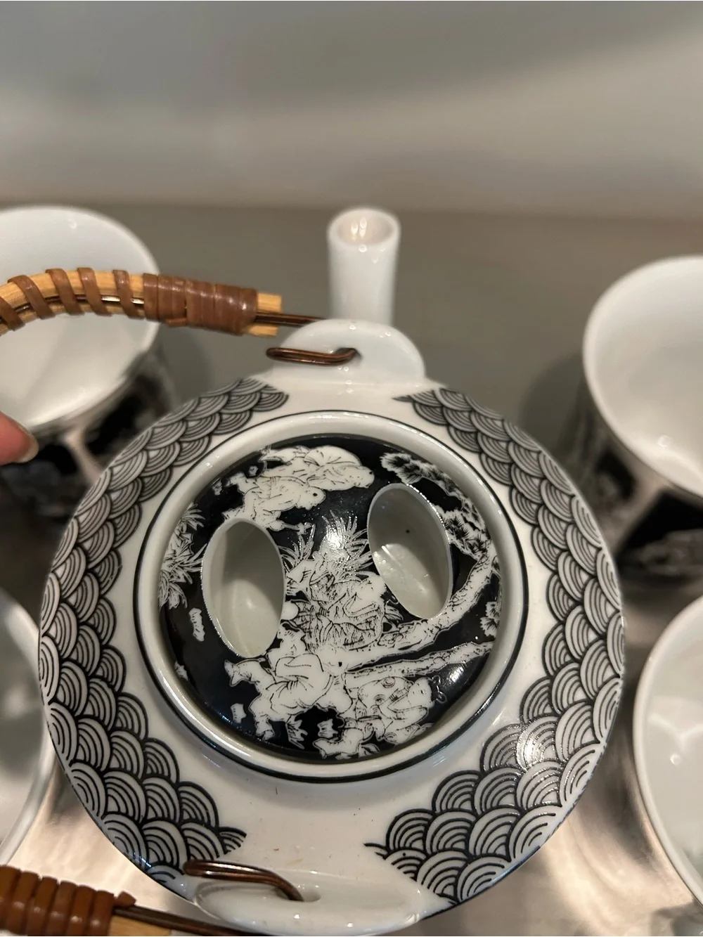 Black & White Floral Teapot Set with 8 Matching Mugs